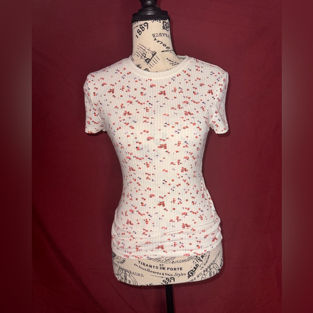 Ribbed Floral Off-White Tee